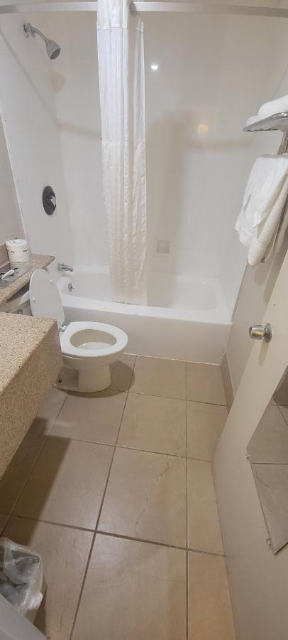 Howard Johnson By Wyndham Newburgh Ngoại thất bức ảnh