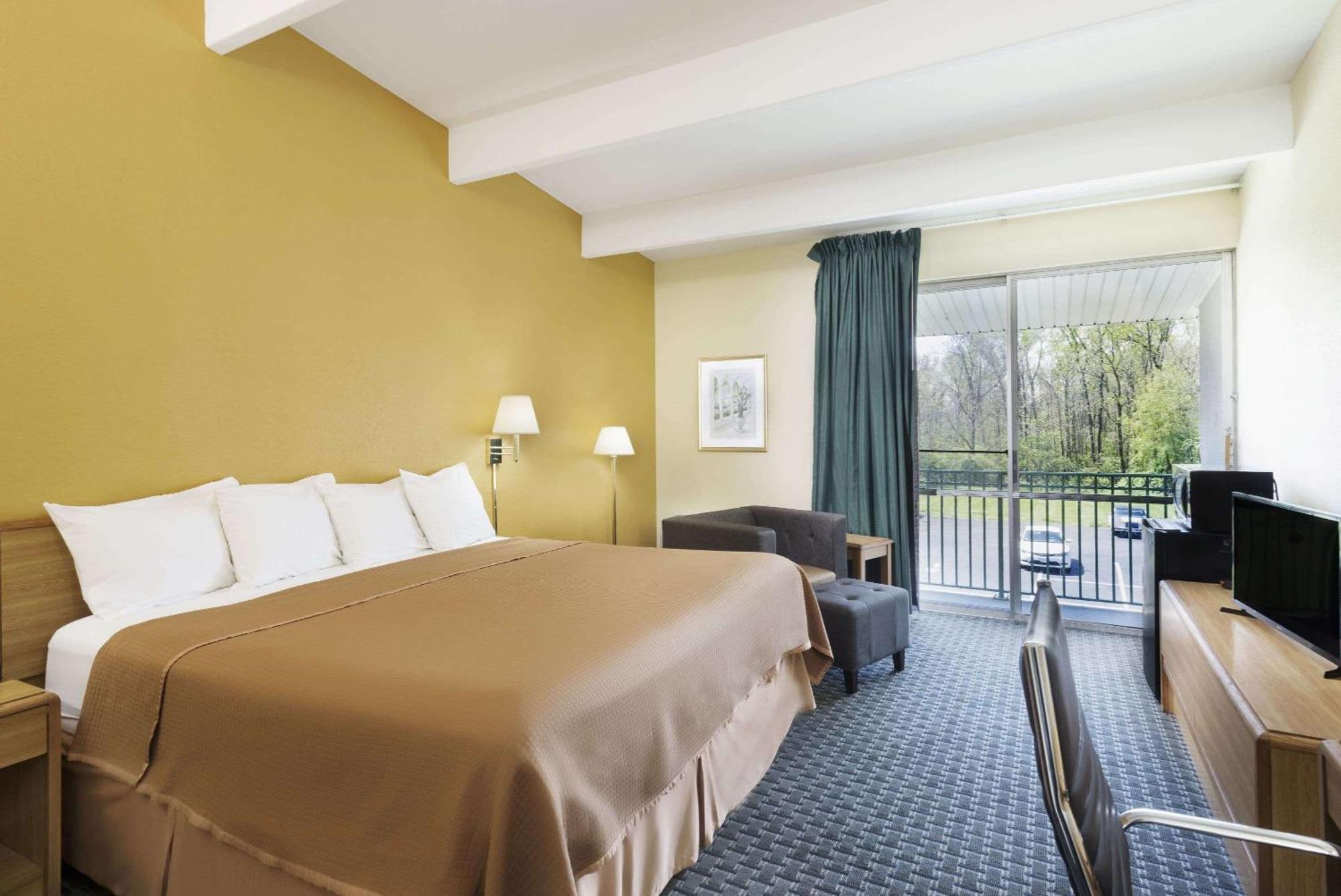 Howard Johnson By Wyndham Newburgh Ngoại thất bức ảnh