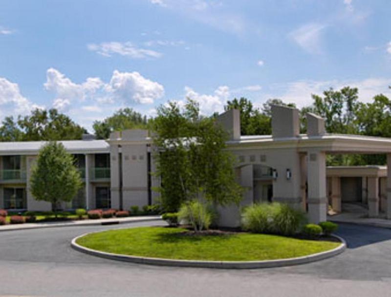 Howard Johnson By Wyndham Newburgh Ngoại thất bức ảnh