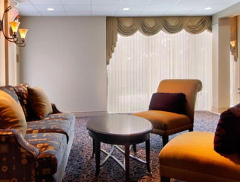 Howard Johnson By Wyndham Newburgh Ngoại thất bức ảnh